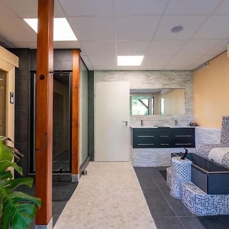 Wellness Studio Tiel Met Sauna En Jacuzzi Extérieur photo