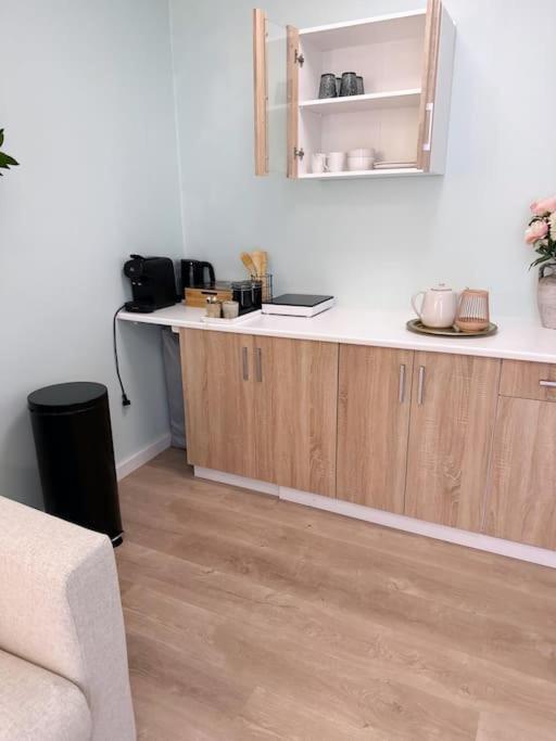 Wellness Studio Tiel Met Sauna En Jacuzzi Extérieur photo